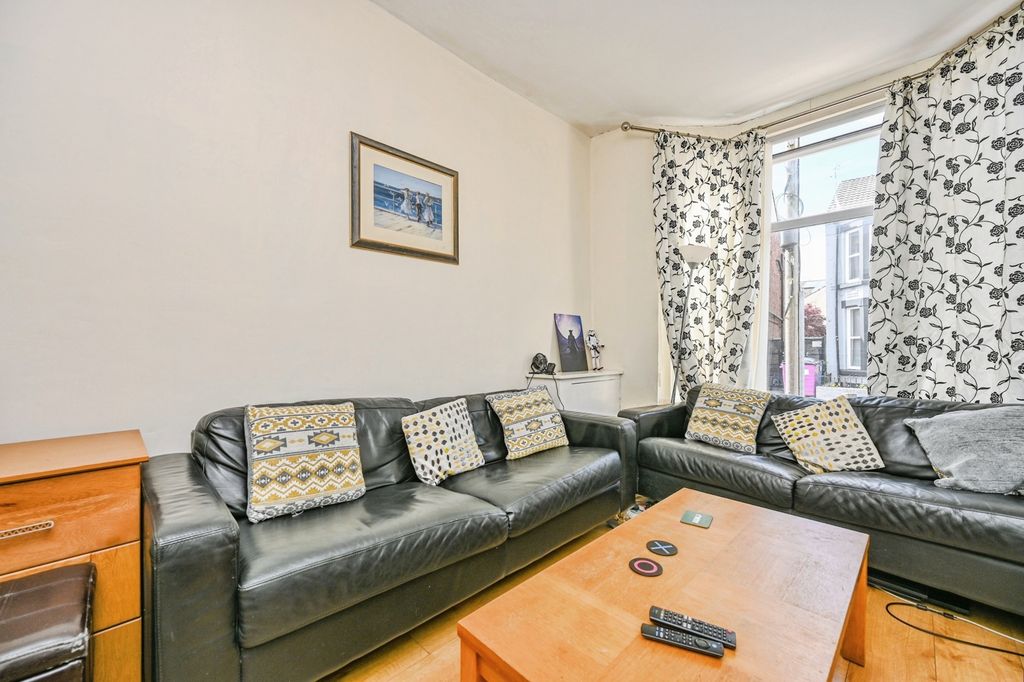 Property photo 3 of 12 Pbox-Img.Jpg
