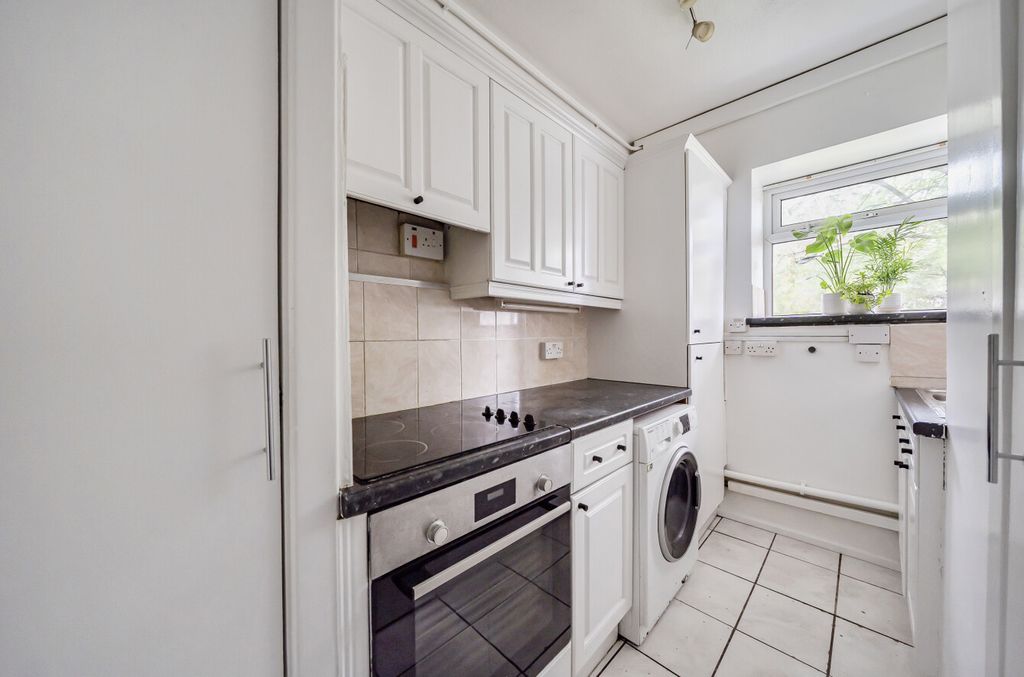 Property photo 2 of 11 1347653-3-68B9B47...