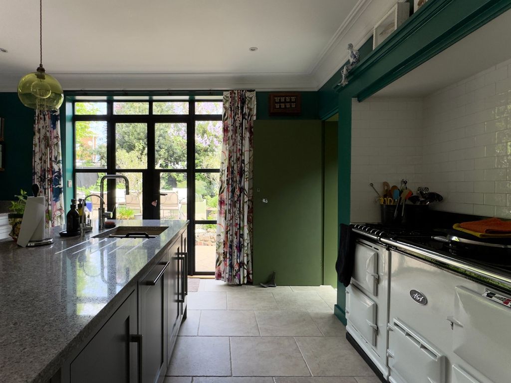 Property photo 3 of 59