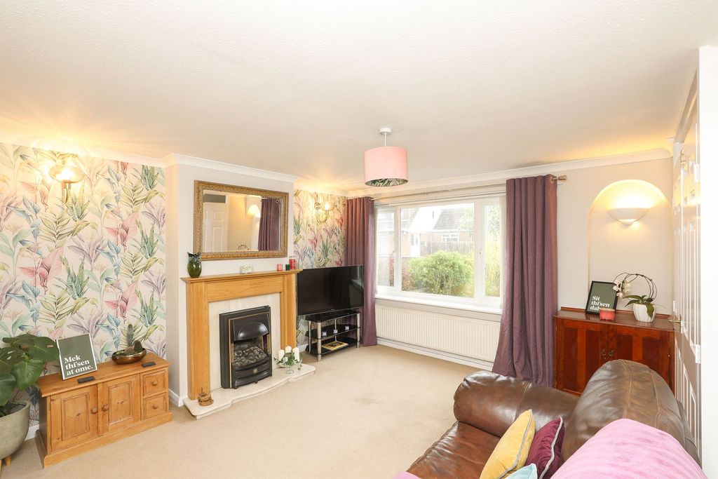 Property photo 2 of 27
