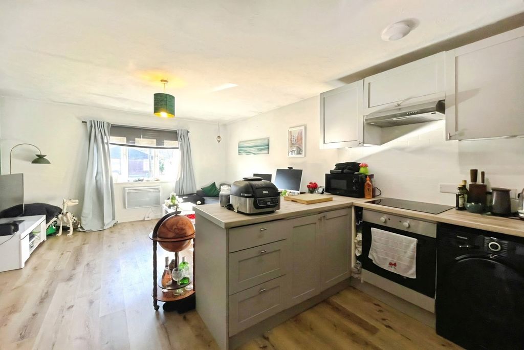 Property photo 3 of 9 Pbox-Img.Jpg