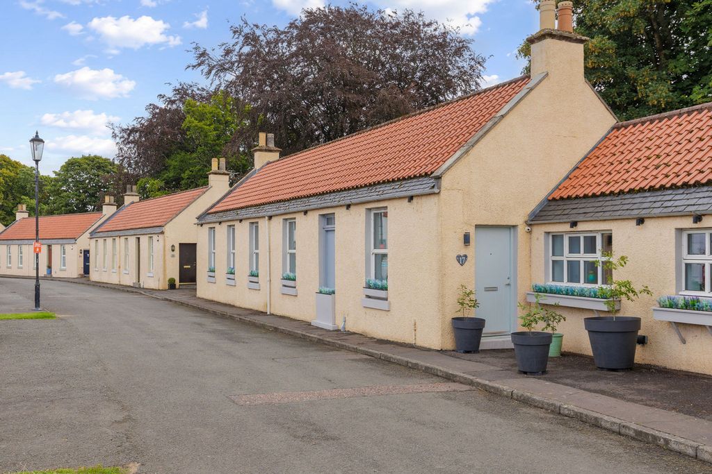 Property photo 2 of 39