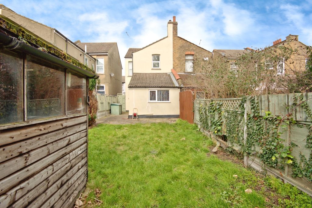 Property photo 3 of 17 Photography