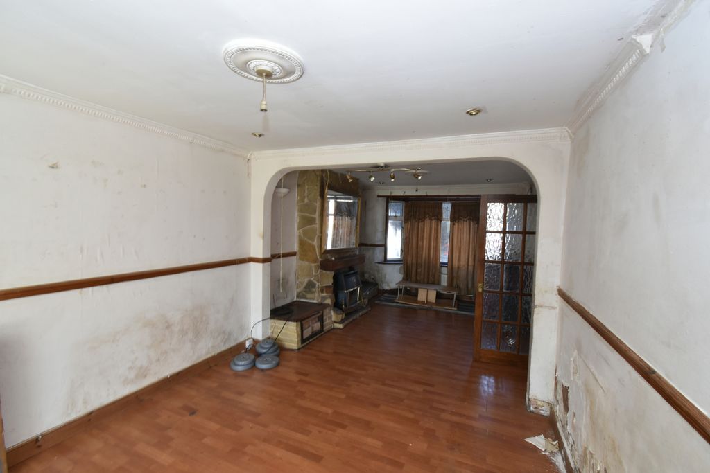 Property photo 3 of 18 Gallery