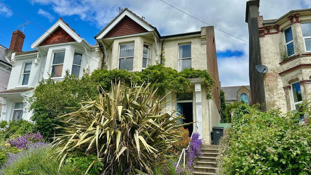 Property photo 2 of 34