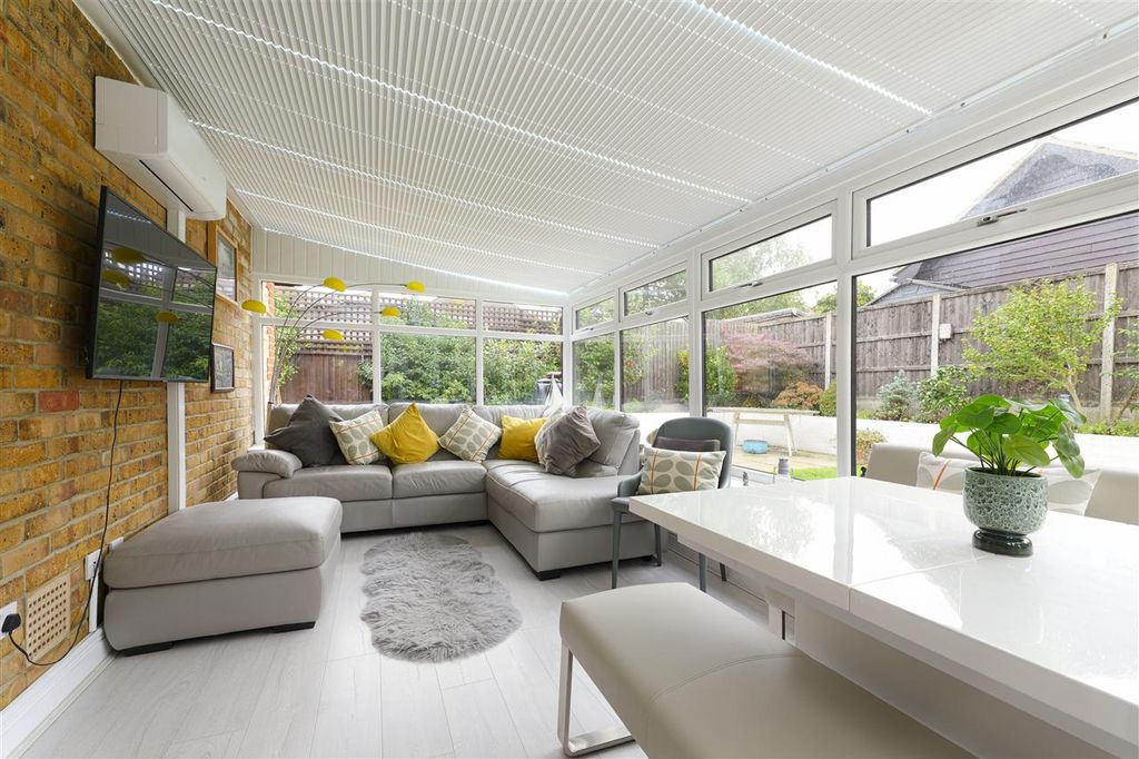 Property photo 2 of 25