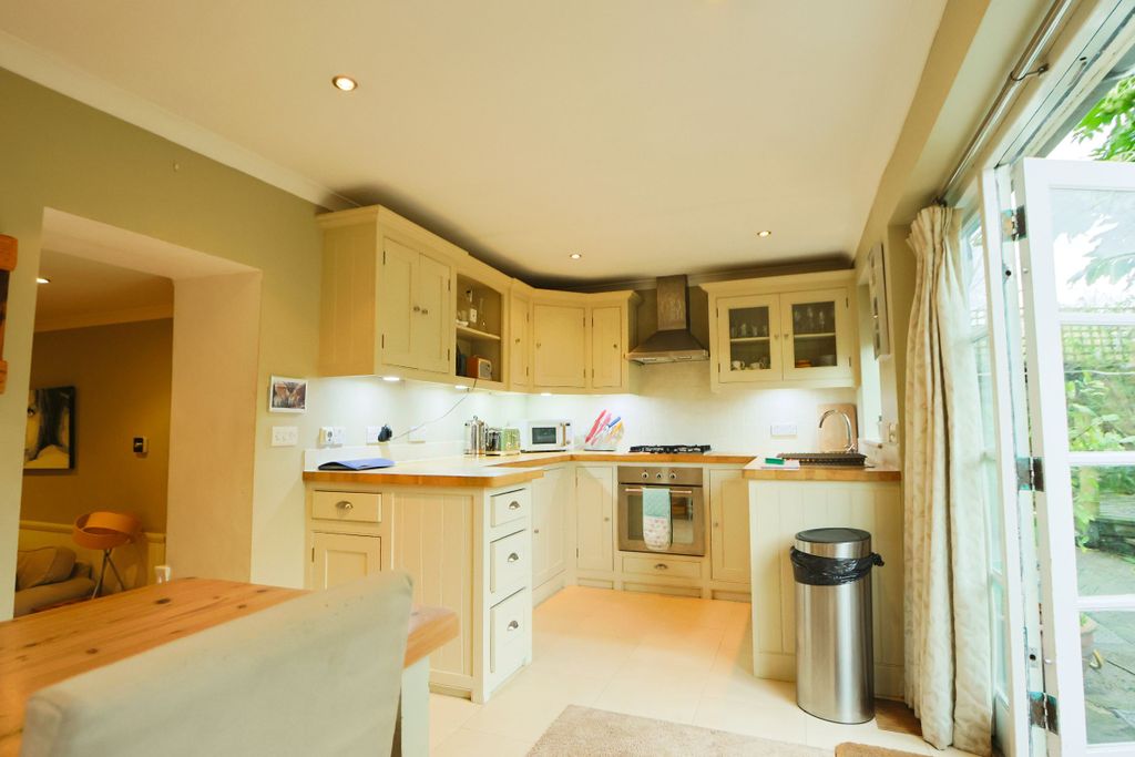Property photo 1 of 28