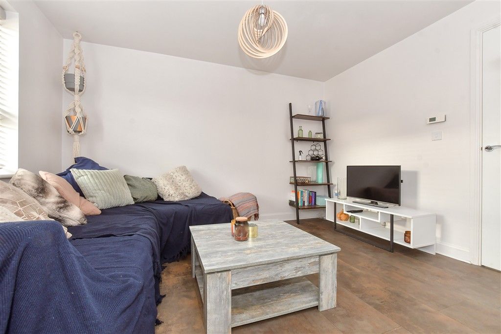 Property photo 2 of 9 Lounge