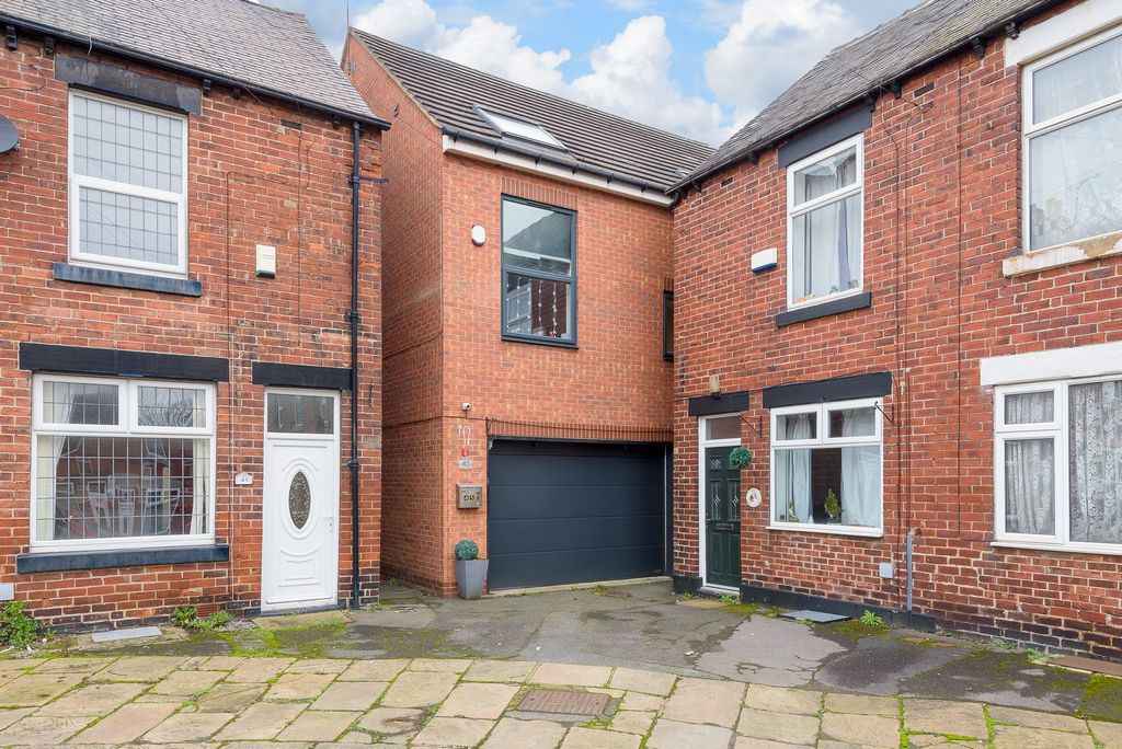 Property photo 2 of 16