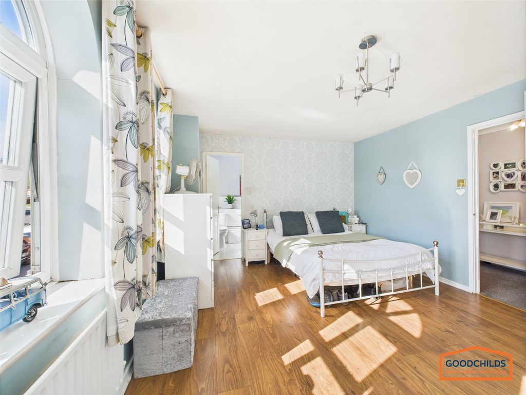 Property photo 3 of 33