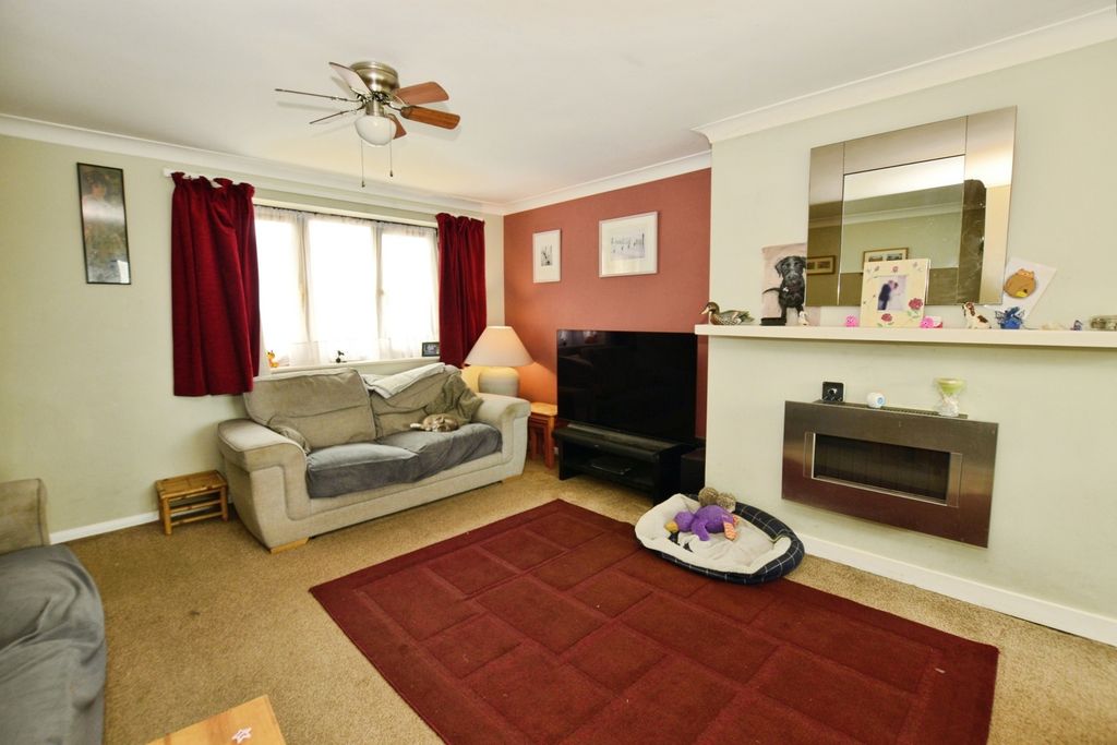 Property photo 3 of 17 Photo
