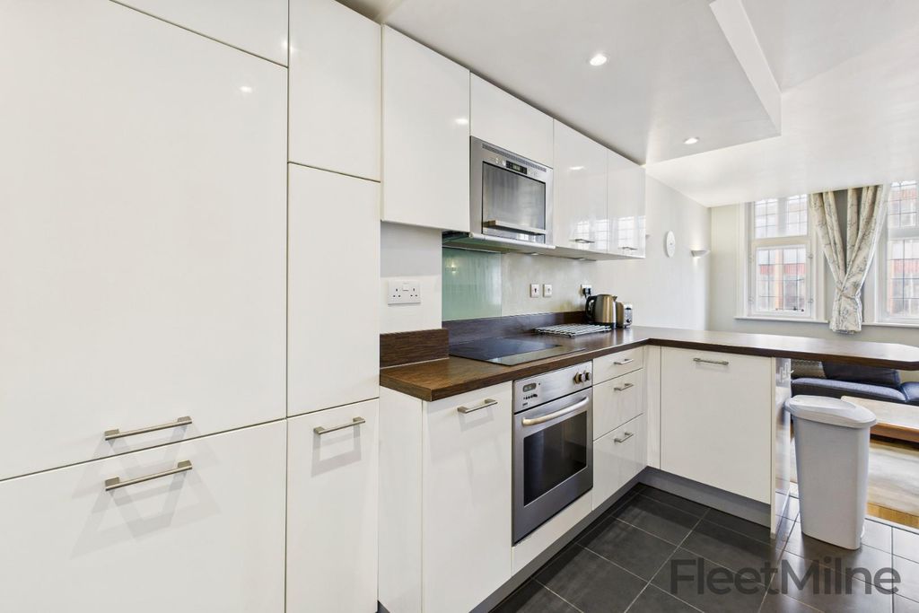 Property photo 2 of 18 Integrated Kitchen
