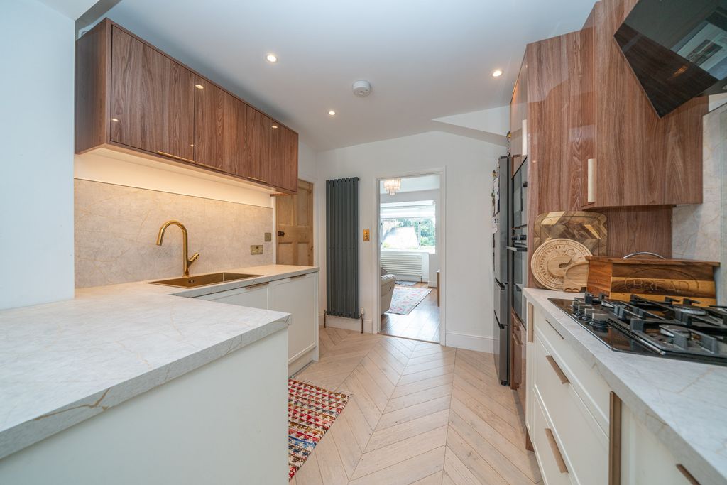 Property photo 3 of 17 62-Sunnyhill-Road-9264