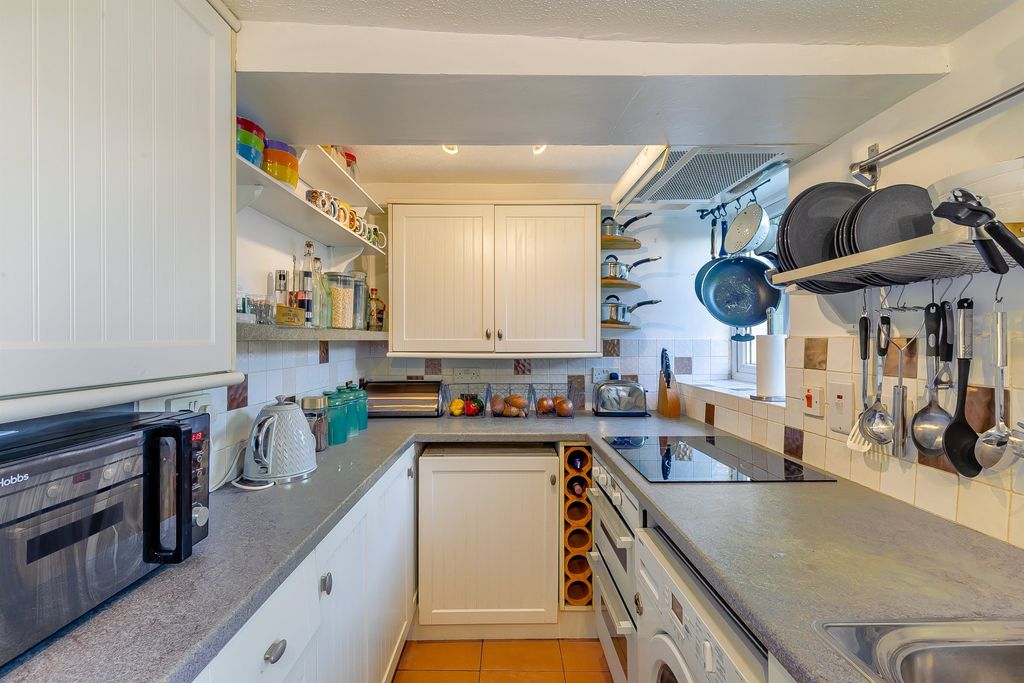 Property photo 3 of 25