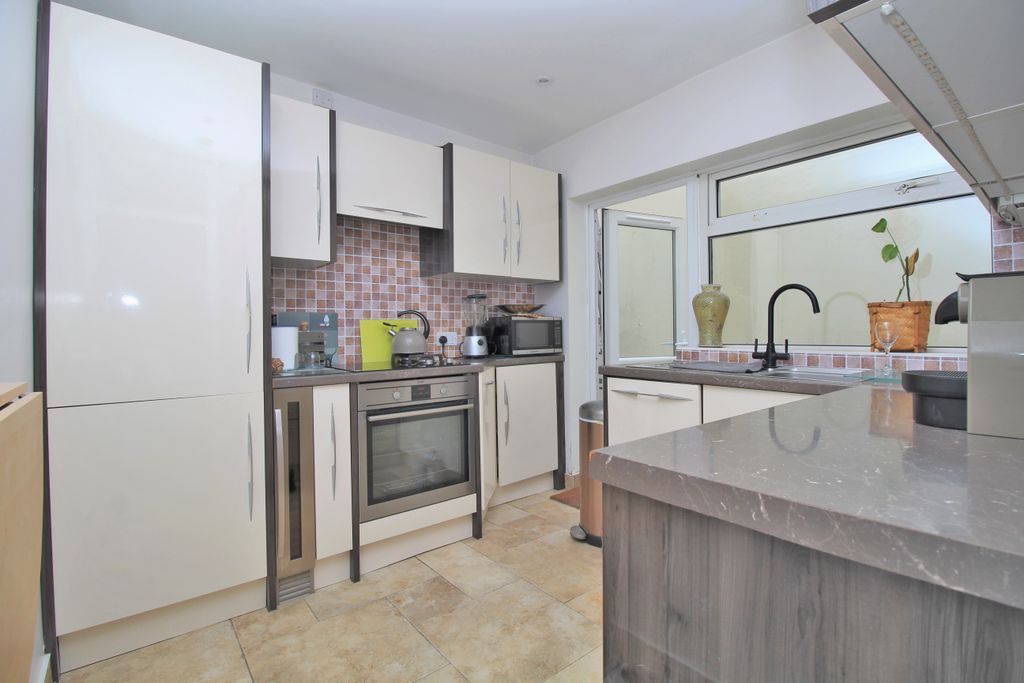 Property photo 3 of 11 51