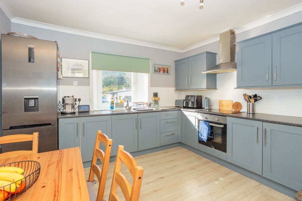 Property photo 3 of 26 Kitchen