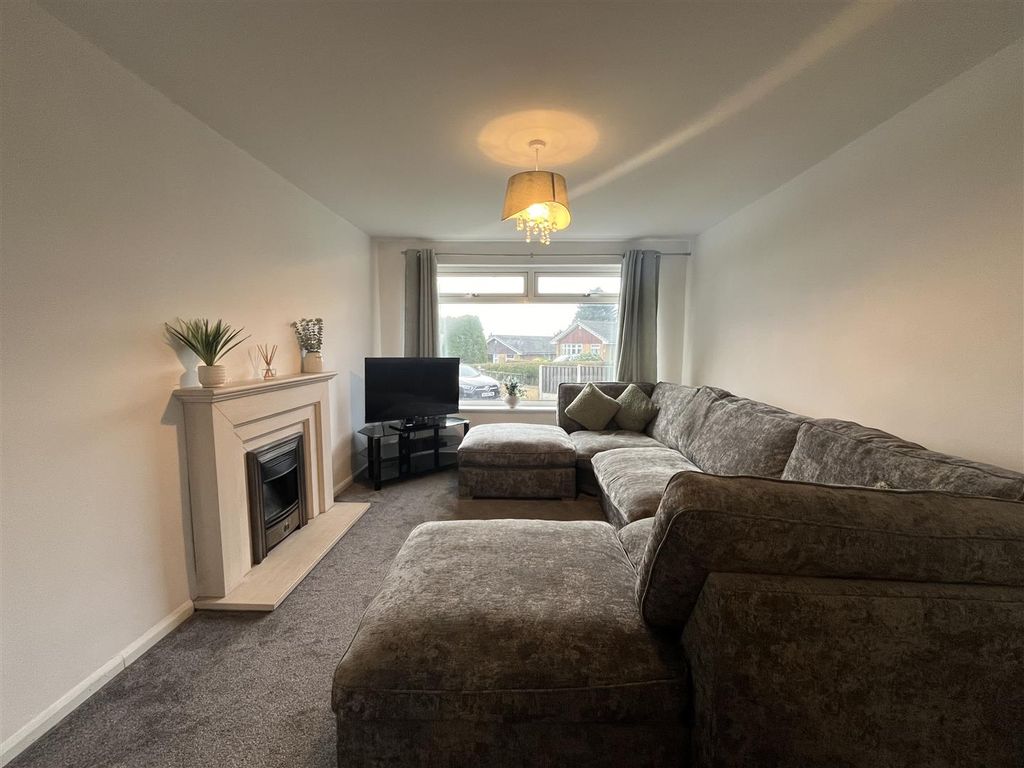 Property photo 3 of 14 Lounge