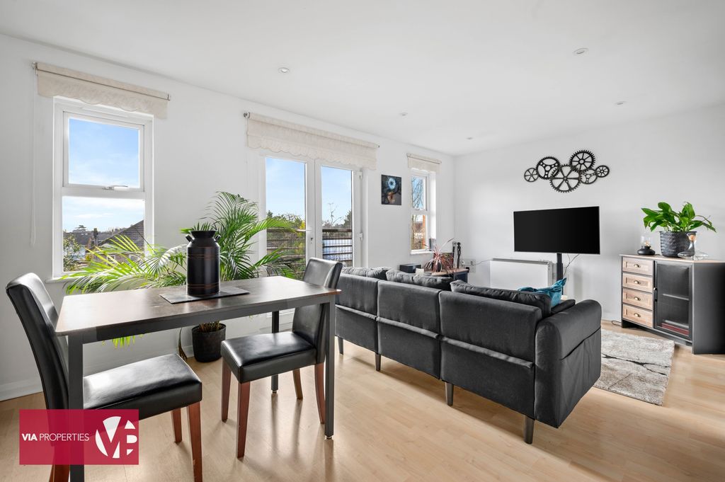 Property photo 2 of 11 Photo 3