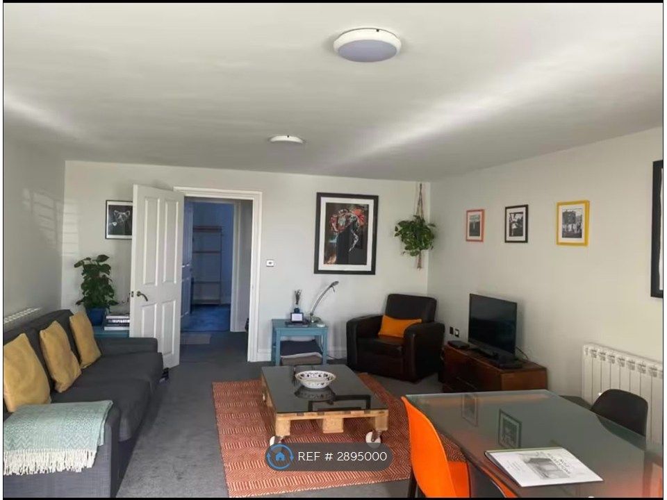 Property photo 1 of 11 Living Room