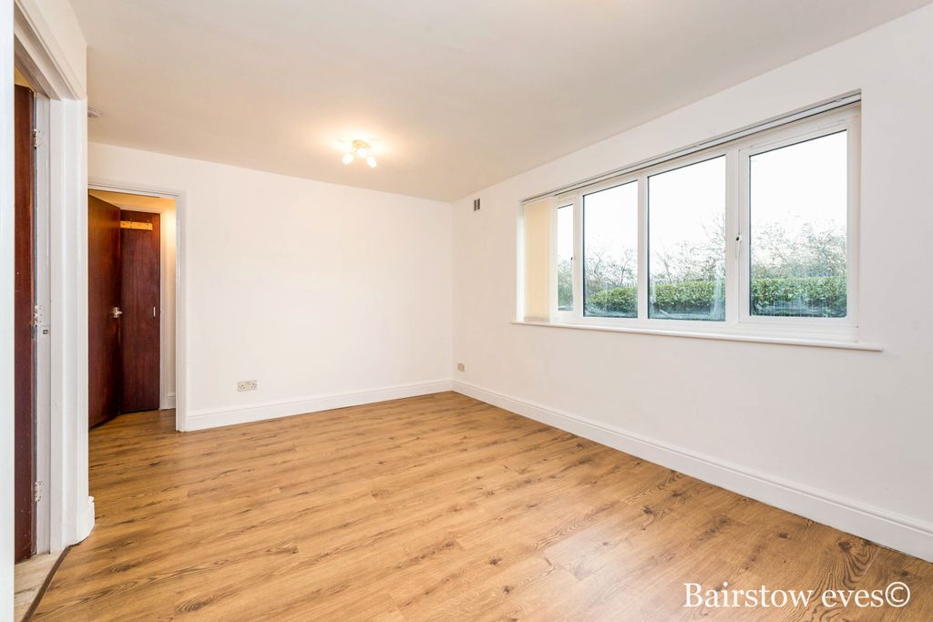 Property photo 2 of 8 Lounge