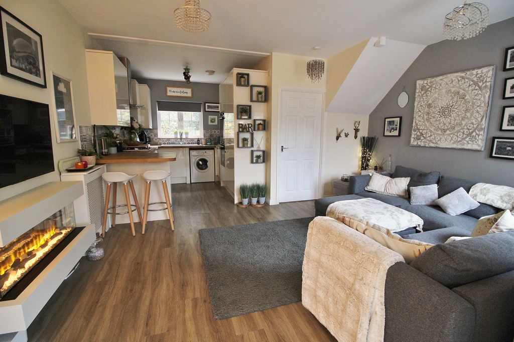 Property photo 3 of 16