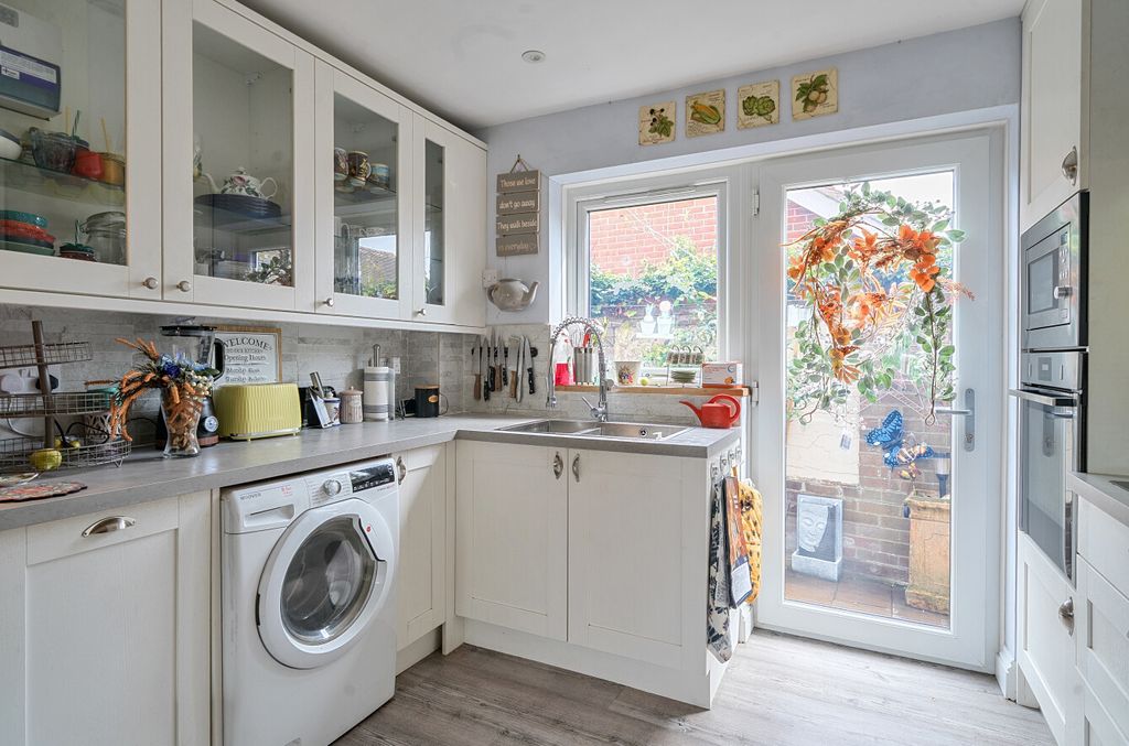 Property photo 3 of 13 1350858-15-68c819...