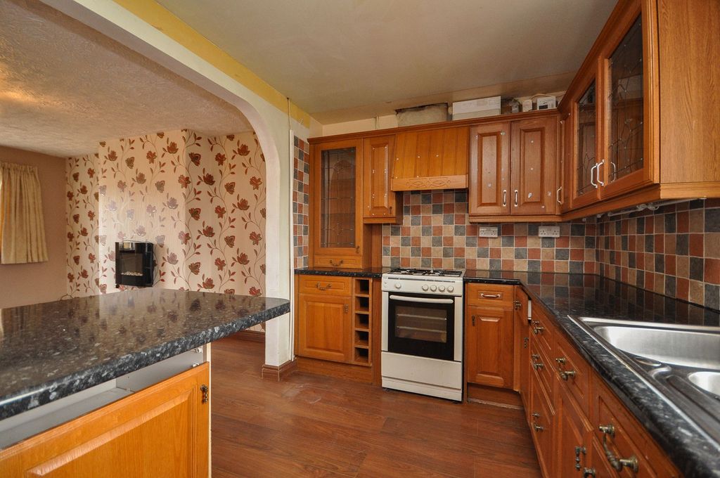 Property photo 3 of 14