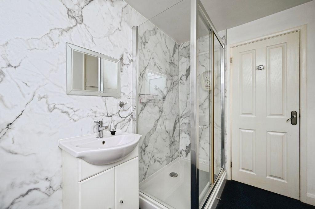 Property photo 3 of 22 Shower Room