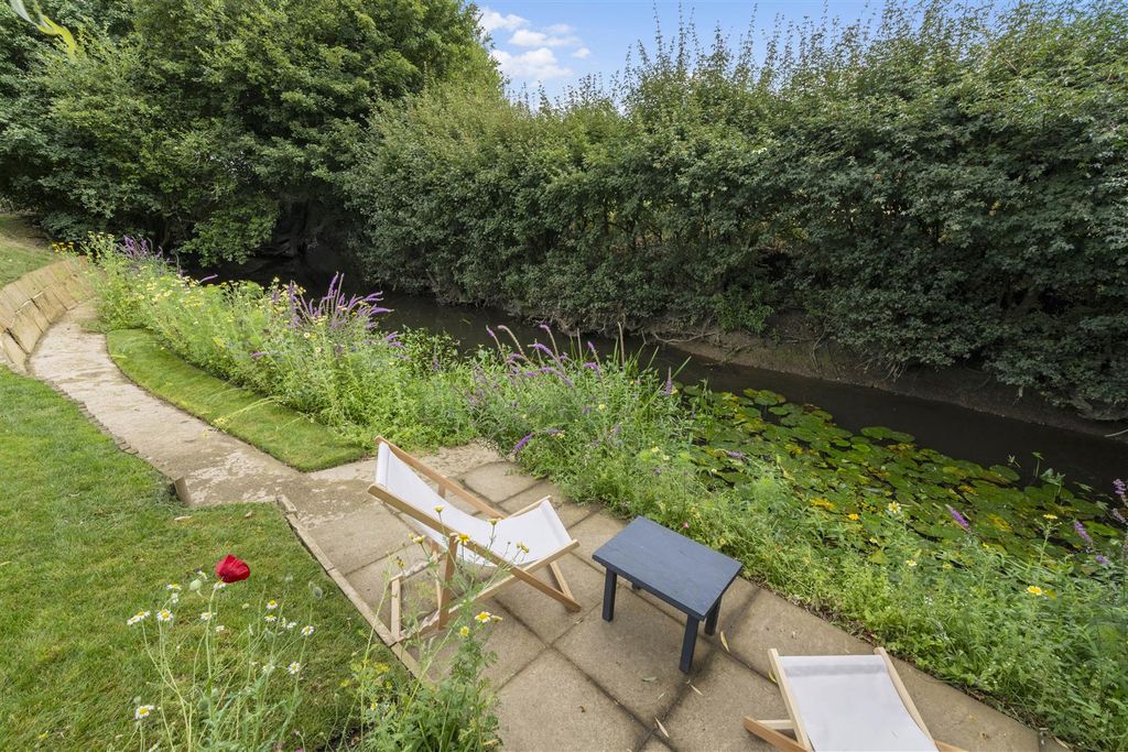Property photo 2 of 16 River Side In Summer