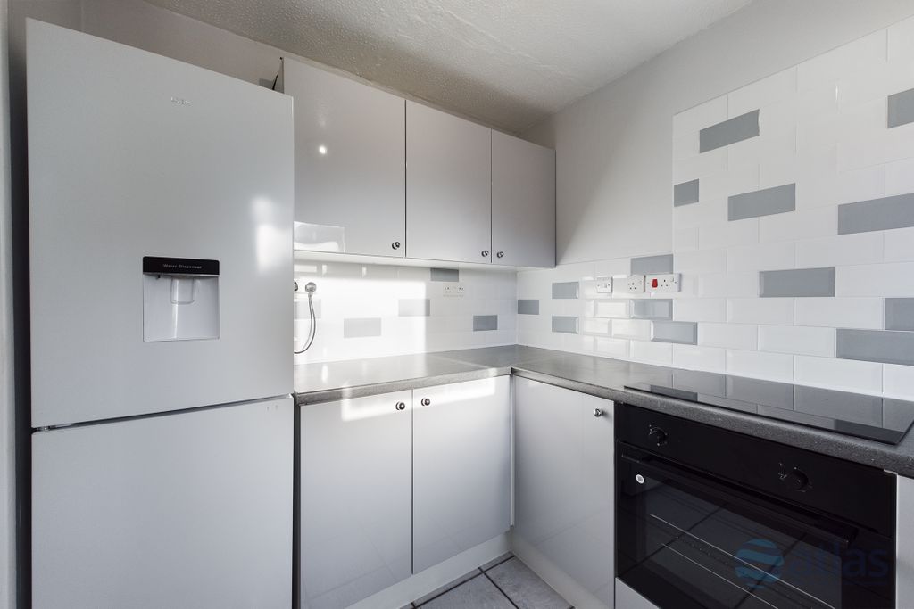 Property photo 3 of 8 Kitchen