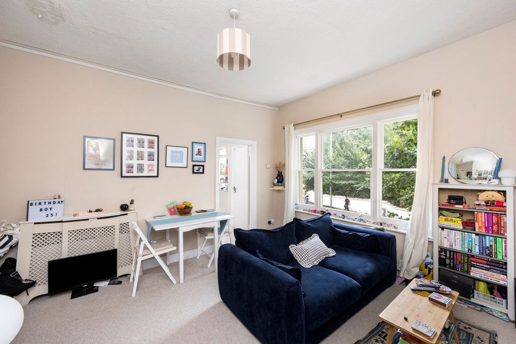Property photo 3 of 11