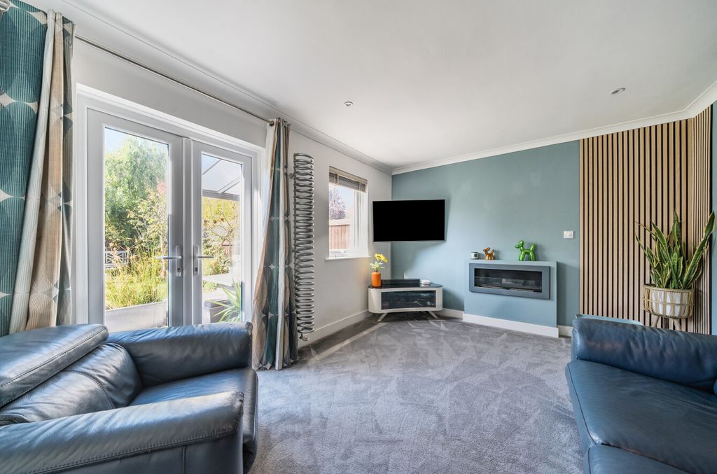 Property photo 3 of 25 1357716-11-68d540...