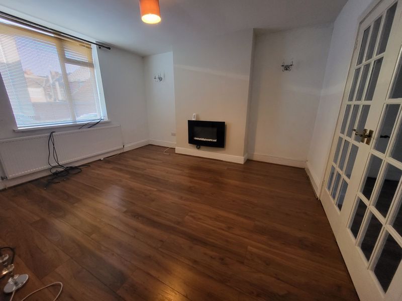 Property photo 3 of 9 Photo 7