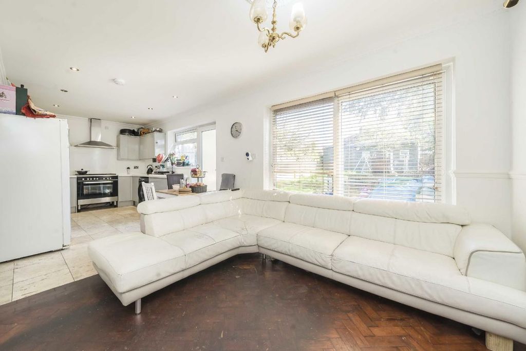 Property photo 2 of 5