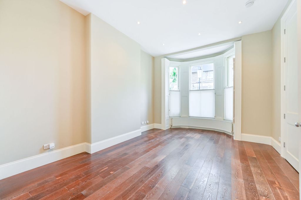 Property photo 3 of 18