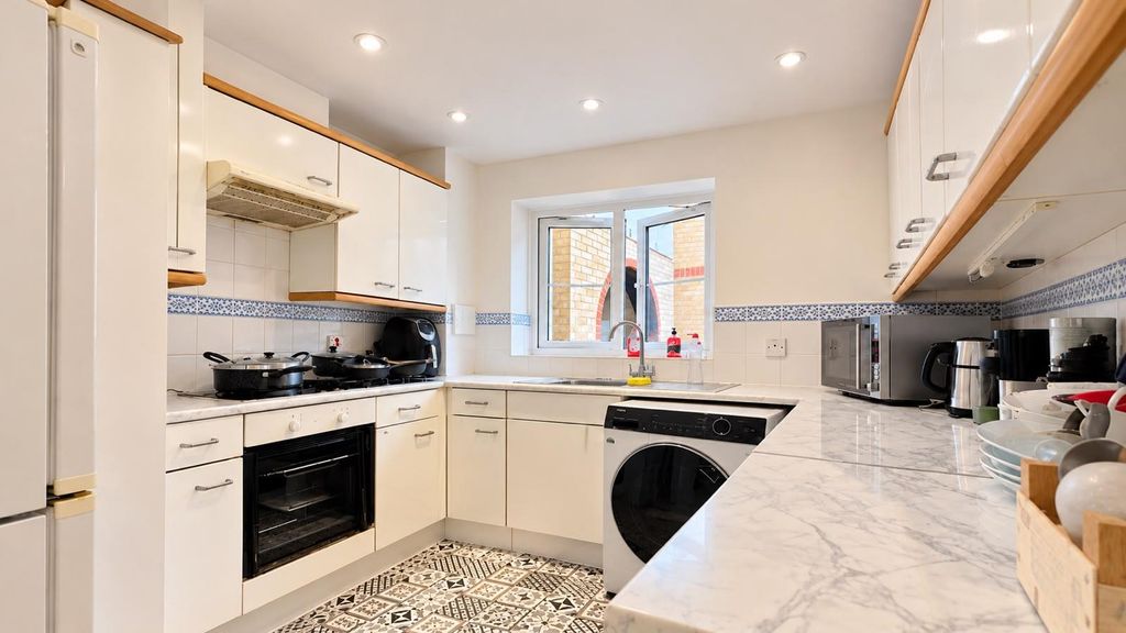 Property photo 2 of 8 Anglica Drive, E6 For Sale By Barrain London Estat