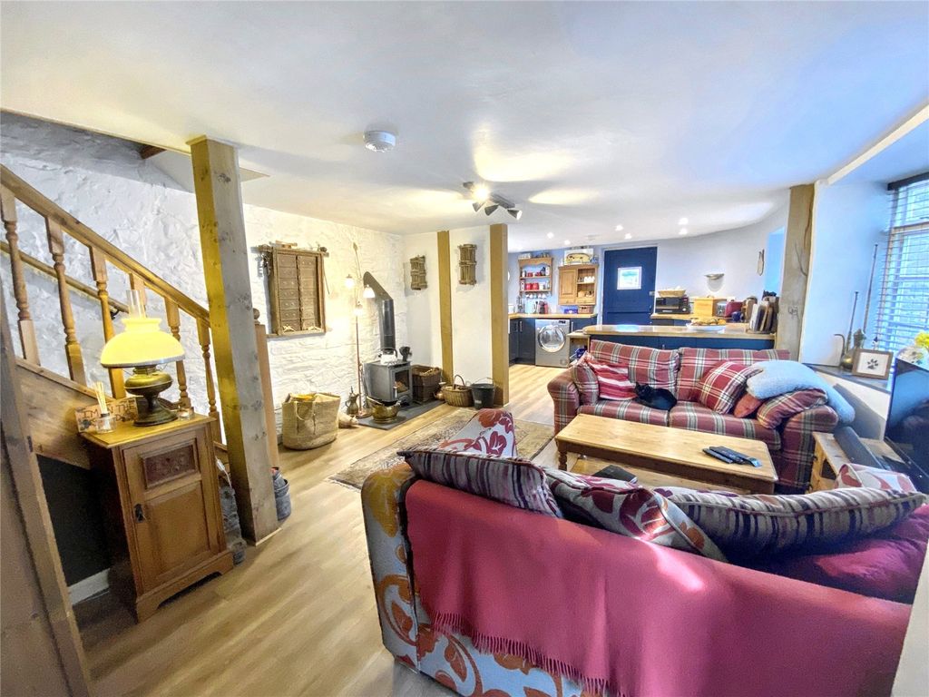 Property photo 2 of 11 Living Room