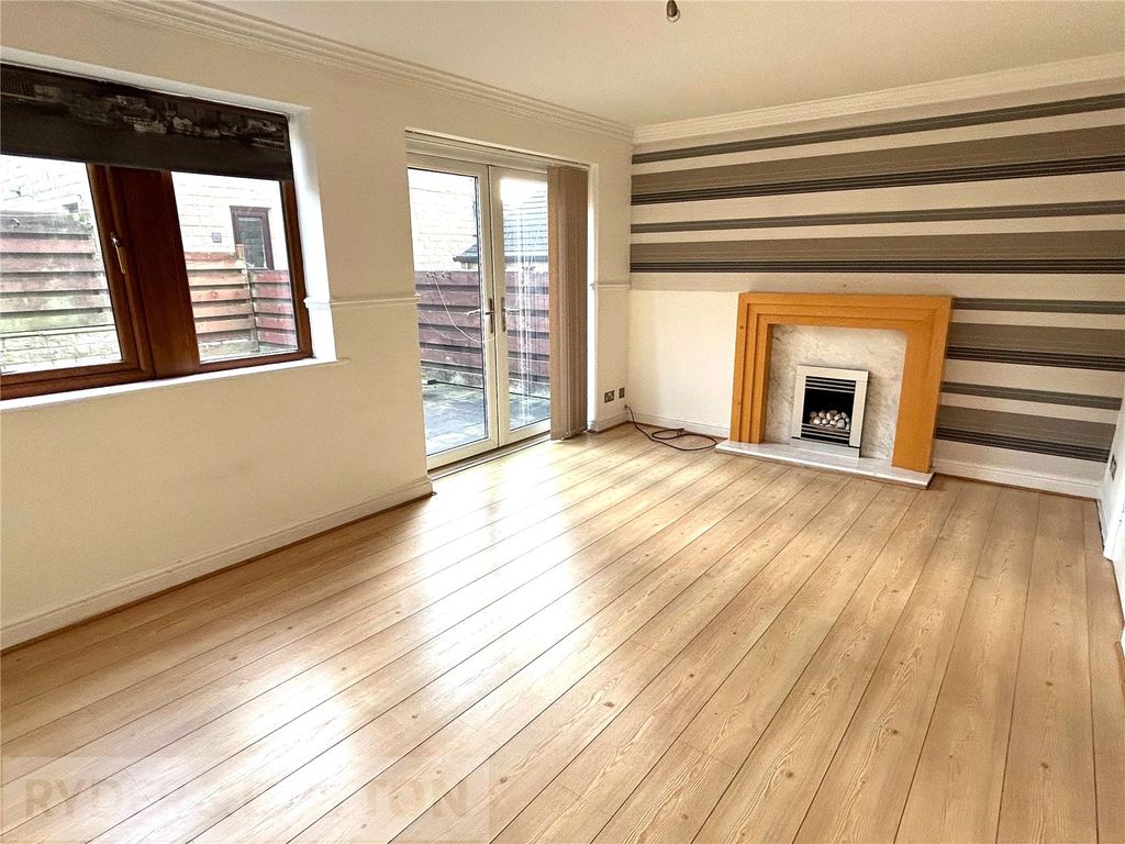 Property photo 2 of 15 Lounge