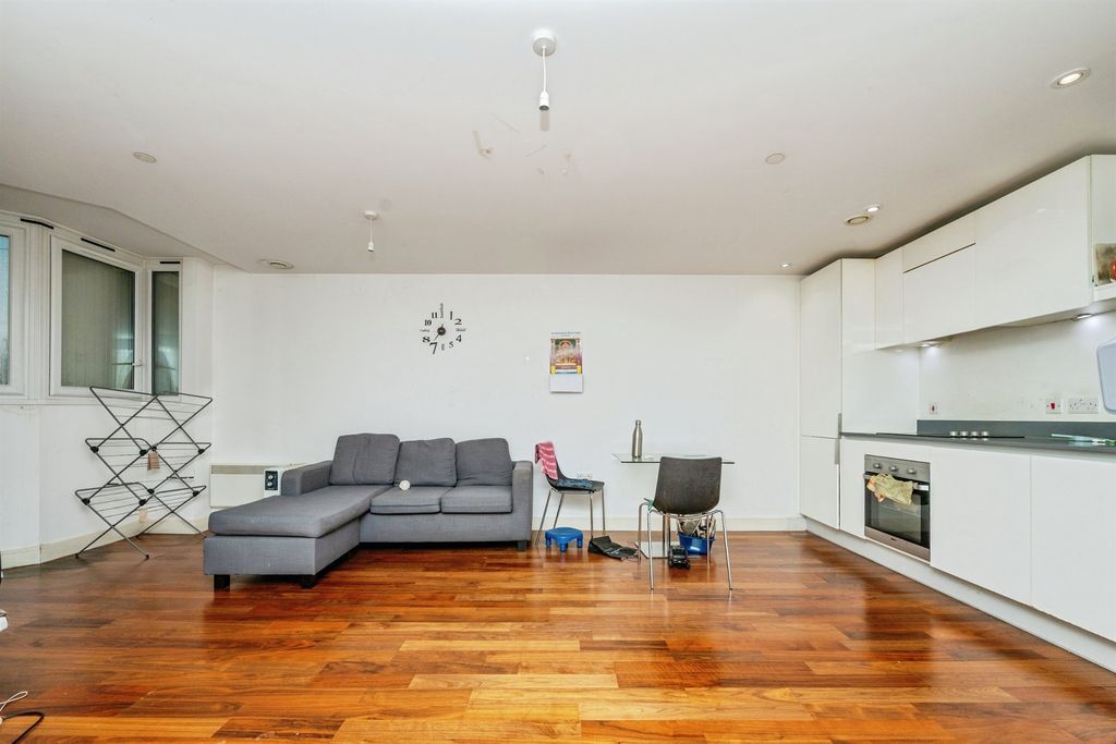 Property photo 2 of 21