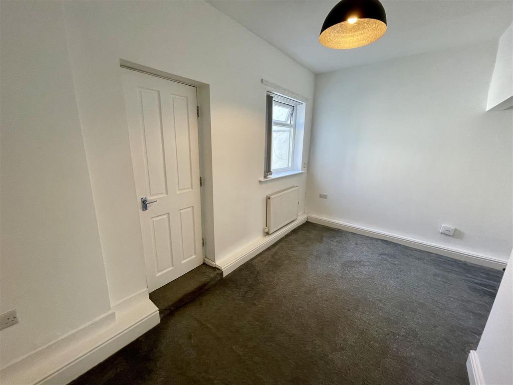 Property photo 3 of 8 Dining Room