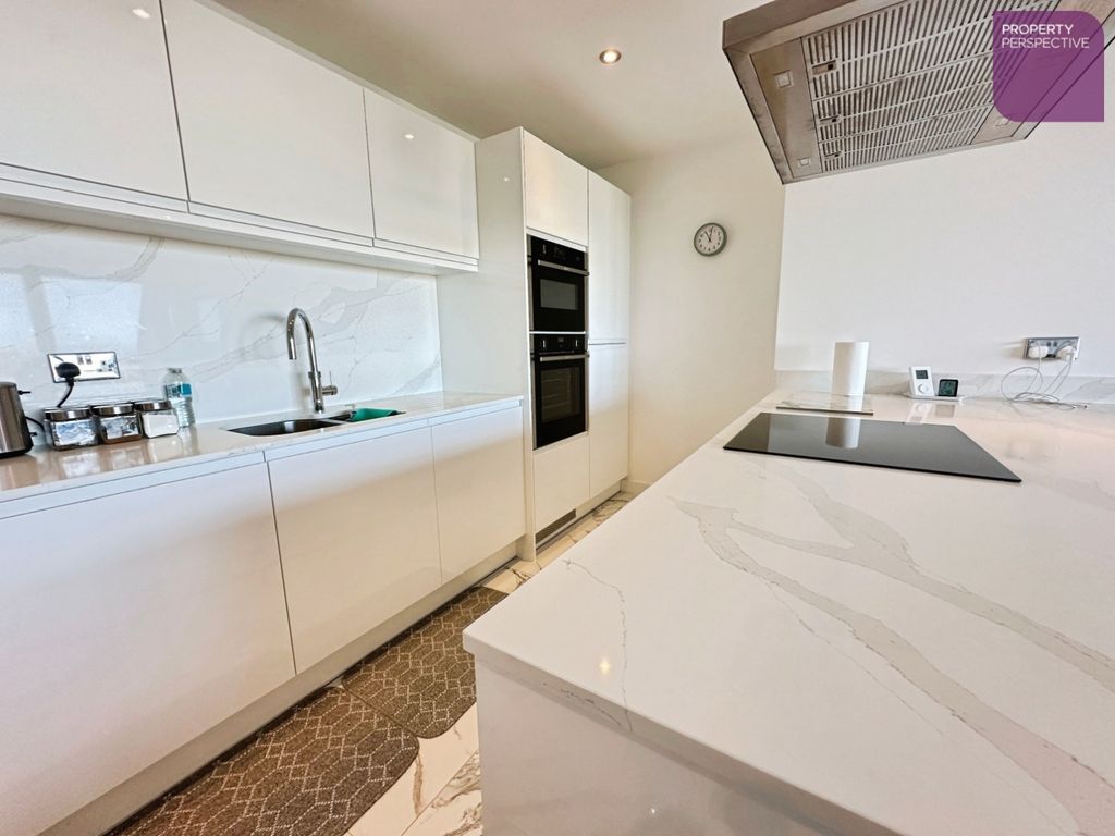 Property photo 3 of 16 Lounge/Kitchen Area