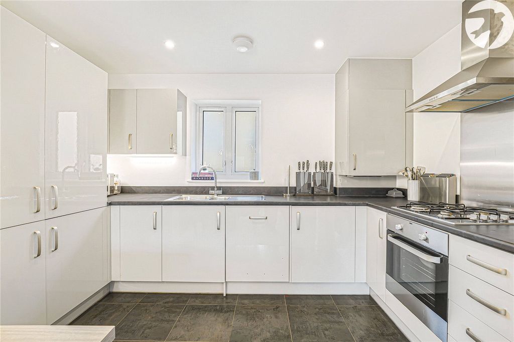 Property photo 3 of 18 Kitchen