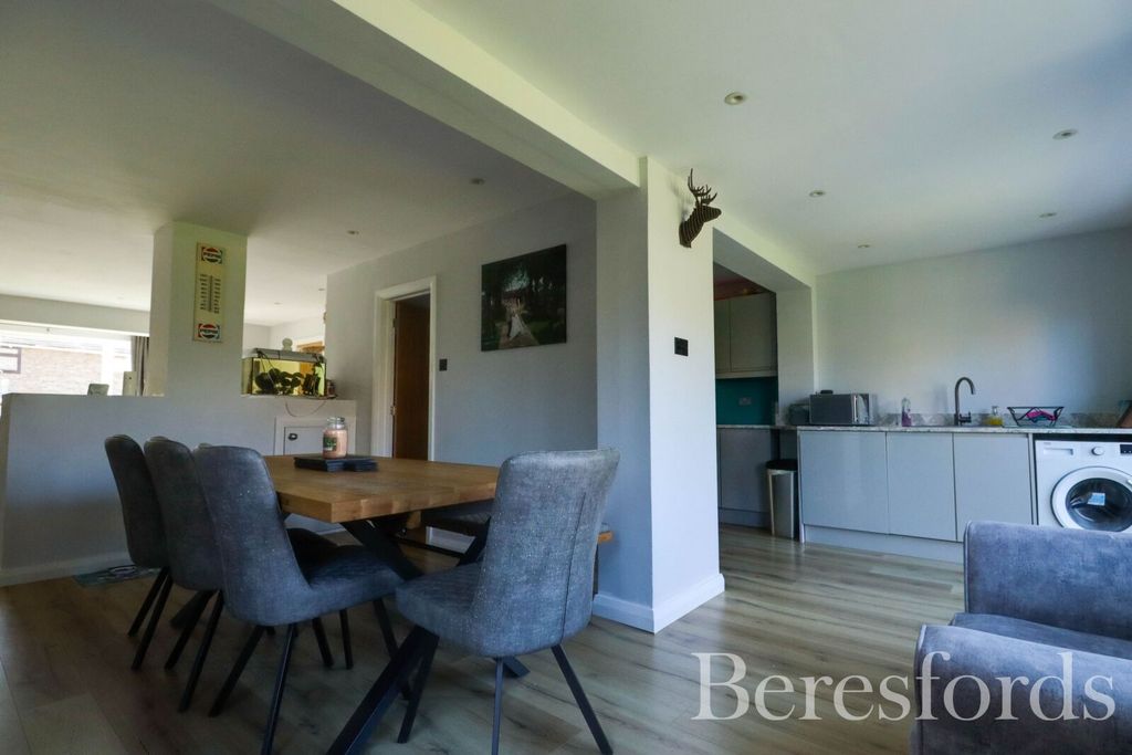 Property photo 3 of 21 Picture 3