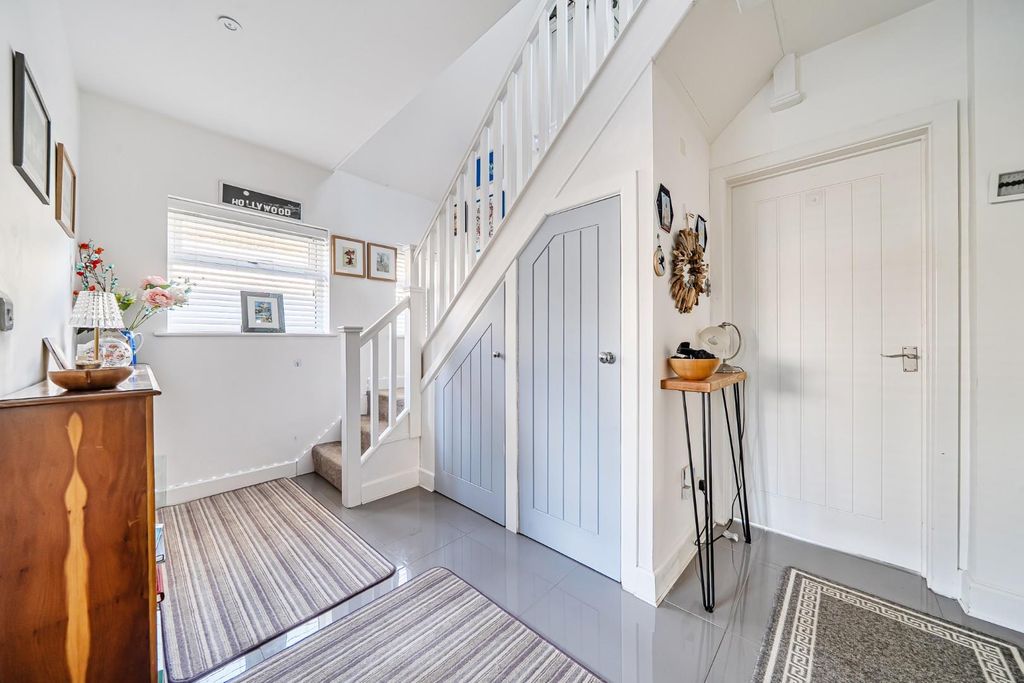 Property photo 3 of 15 1-69A806c30A709-1421559-9-69A6B42Ea4742-1.Jpg