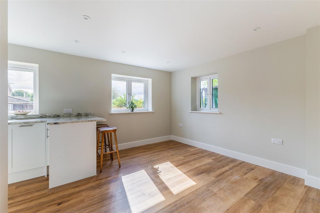 Property photo 3 of 14 Dining Area