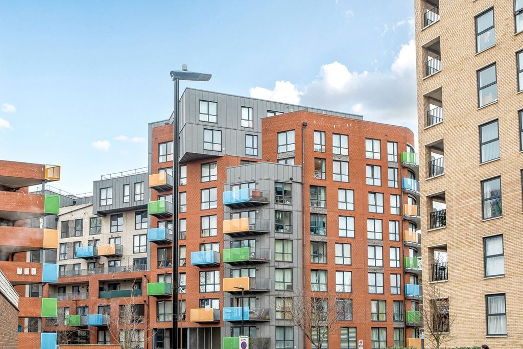 Property photo 1 of 8 External