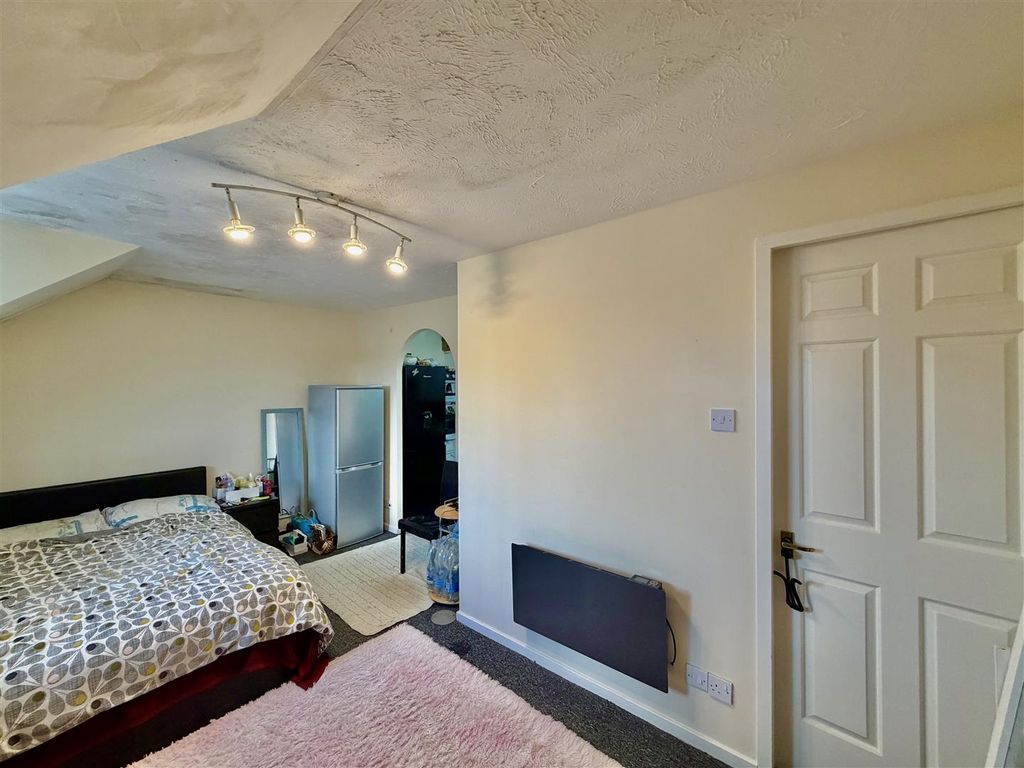 Property photo 2 of 6 Studio