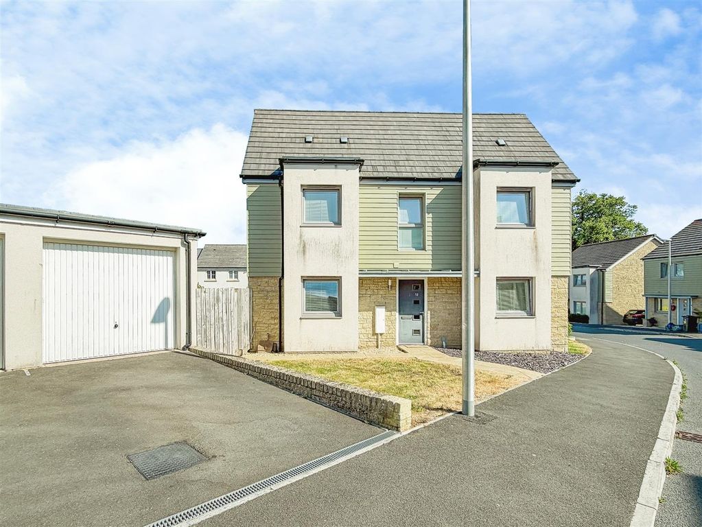 Property photo 1 of 17 Outside Front Inc Garge (1).Jpg