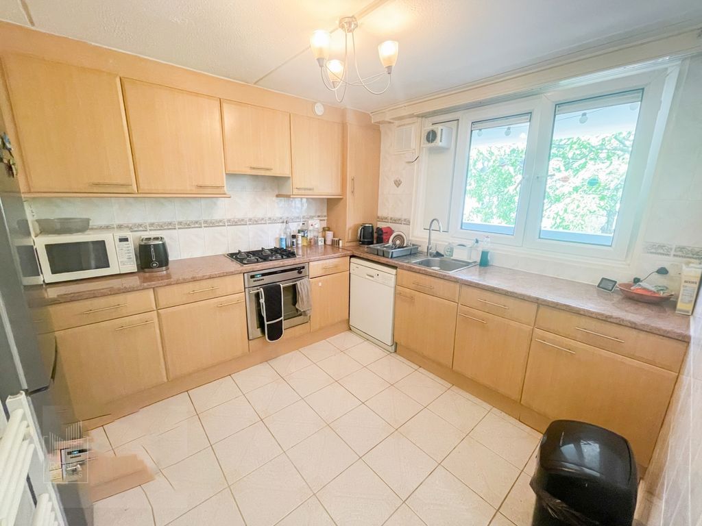 Property photo 3 of 11 Photo 2