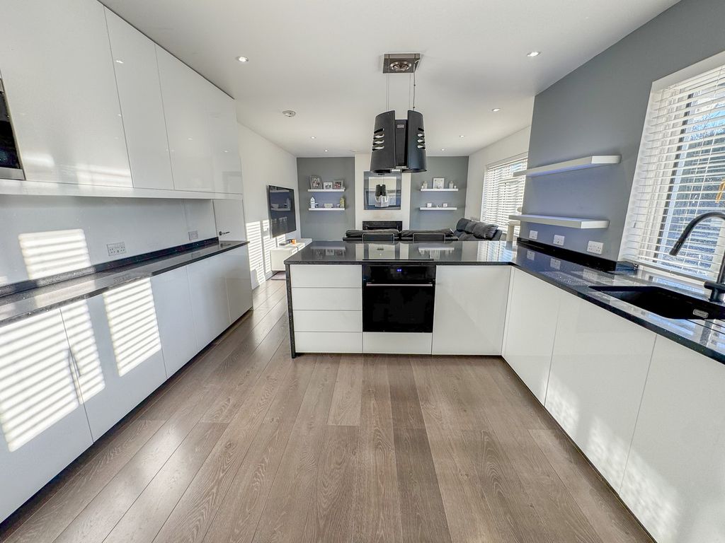 Property photo 3 of 21